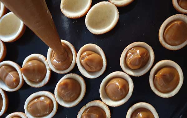 Печенье орешки со сгущенкой классический кулинарный рецепт в орешнице