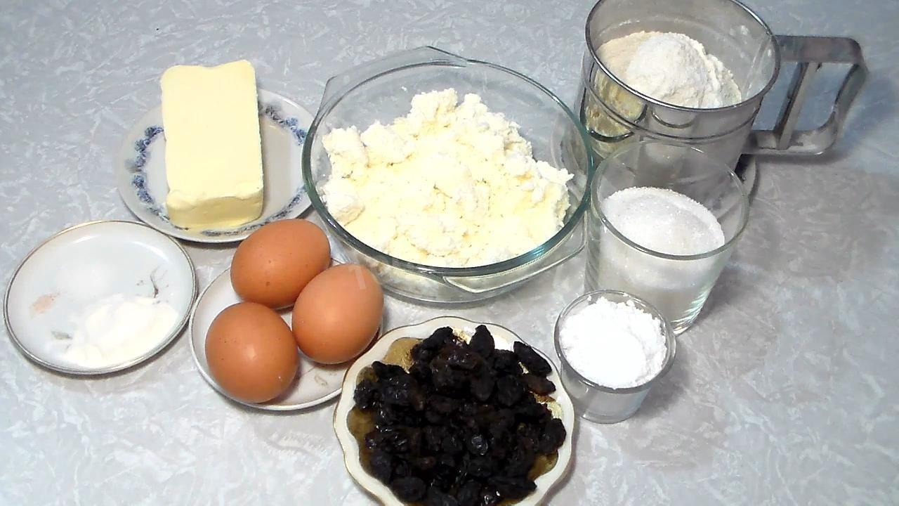 Творожный кекс с изюмом в духовке